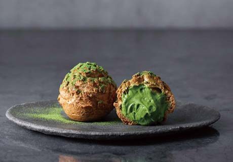 ヨックモックの手作りクッキーシュー  MATCHA　　YOKU MOKU Handmade Crispy Cream Puff MATCHA
